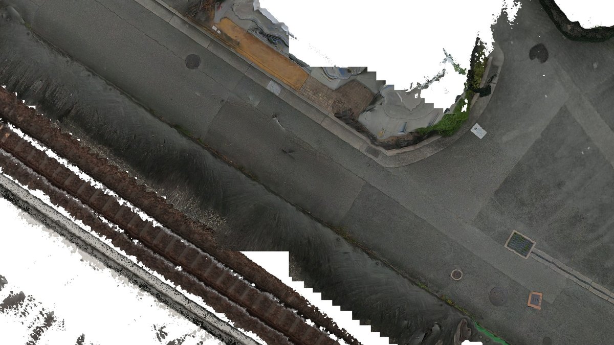 合成オルソの実例: 経路近傍の鮮明な写真オルソと外側の点群オルソ